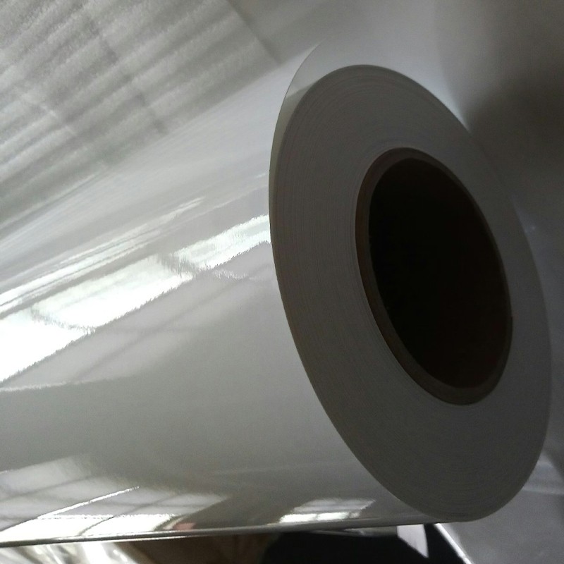 Устойчив ли е PET Backlit филмът на статично електричество?